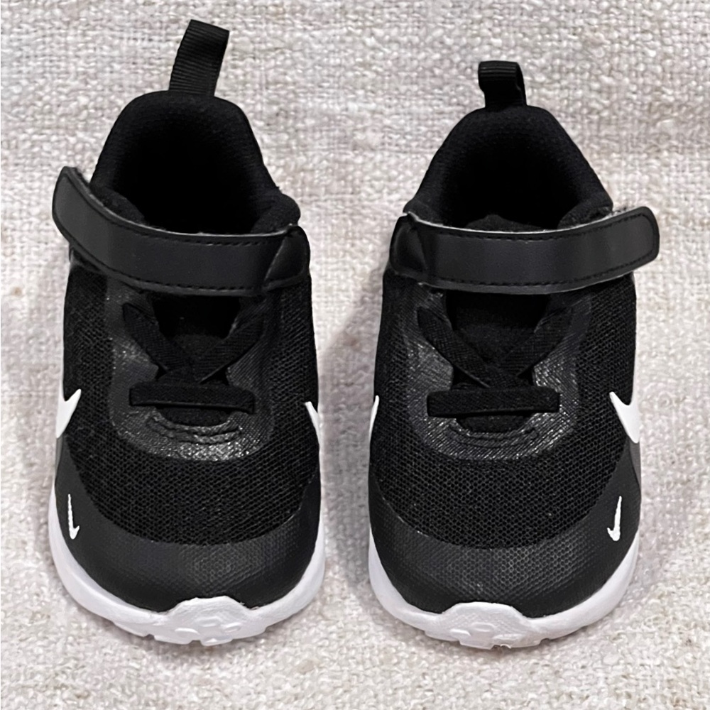 Infant Nike Revolution 7 sneakers size 6c